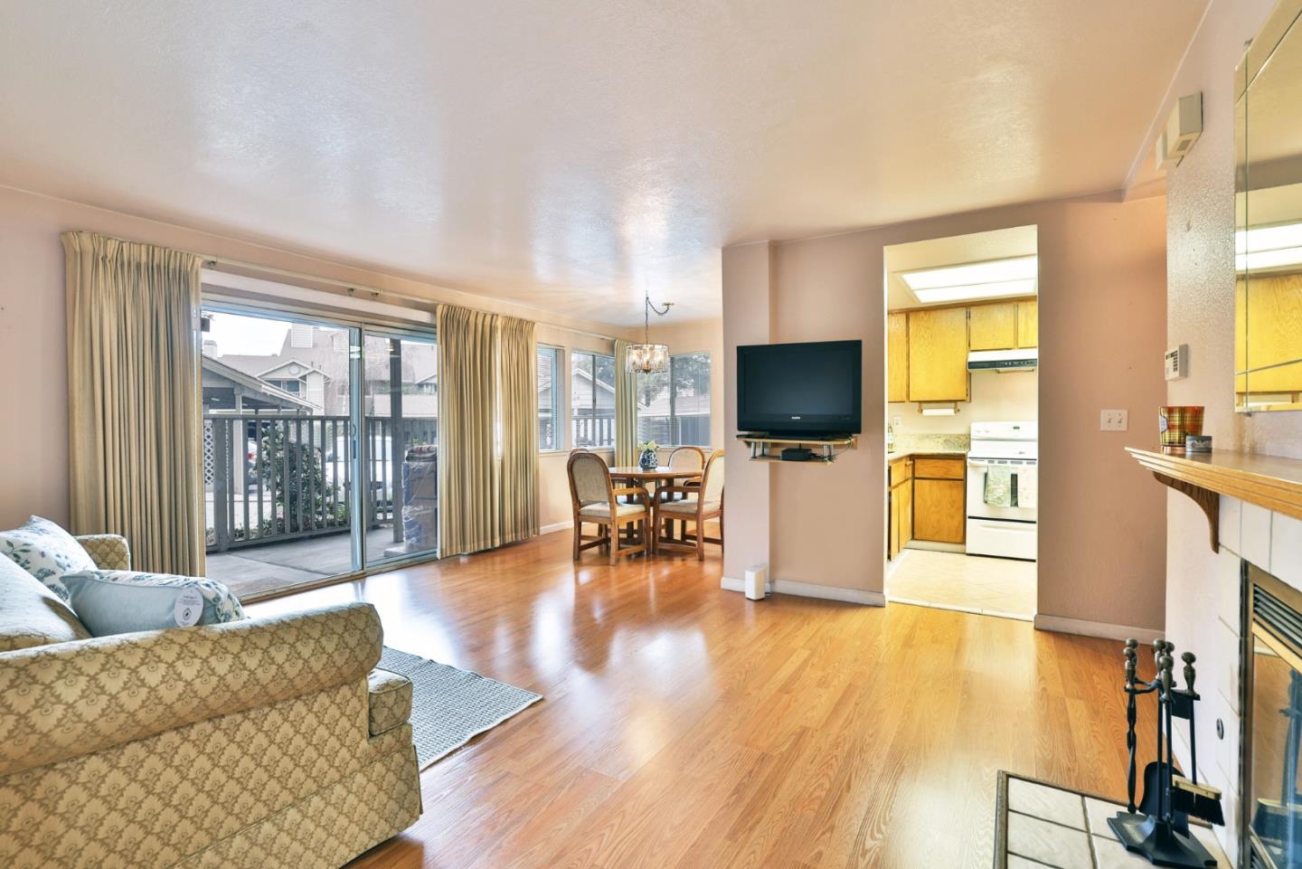 Detail Gallery Image 5 of 22 For 2501 Jubilee Ln, San Jose,  CA 95131 - 2 Beds | 2 Baths