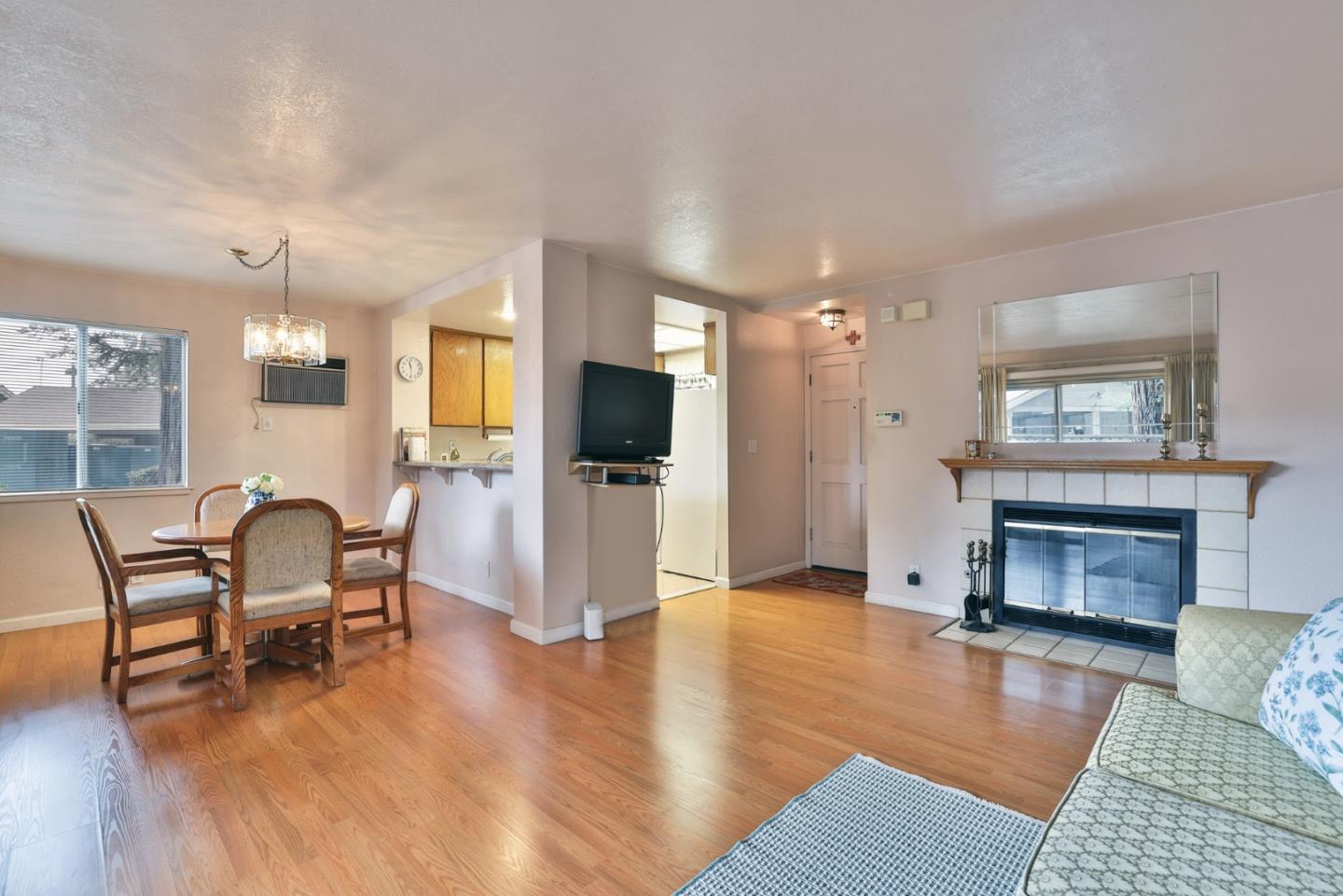 Detail Gallery Image 8 of 22 For 2501 Jubilee Ln, San Jose,  CA 95131 - 2 Beds | 2 Baths