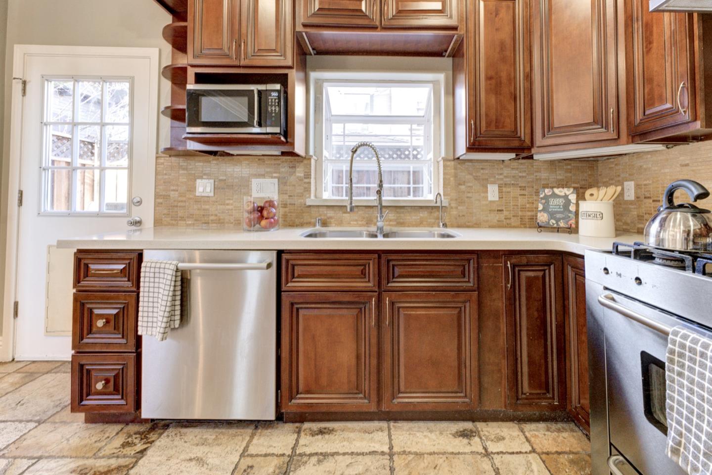 Detail Gallery Image 10 of 37 For 68 S 19th St, San Jose,  CA 95116 - 3 Beds | 3/1 Baths