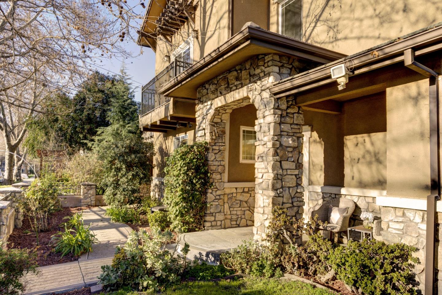 Detail Gallery Image 2 of 37 For 68 S 19th St, San Jose,  CA 95116 - 3 Beds | 3/1 Baths