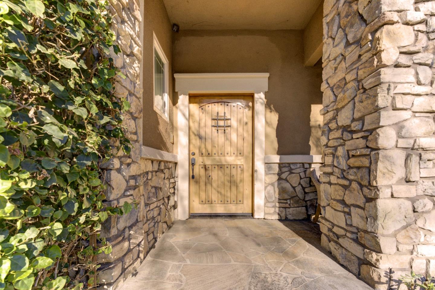 Detail Gallery Image 4 of 37 For 68 S 19th St, San Jose,  CA 95116 - 3 Beds | 3/1 Baths