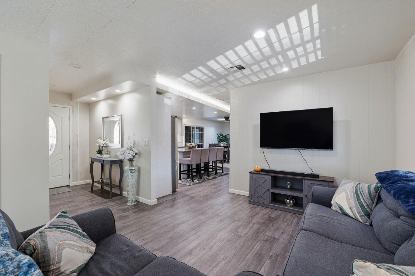 Detail Gallery Image 11 of 41 For 304 Los Encinos St #304,  San Jose,  CA 95134 - 3 Beds | 2 Baths