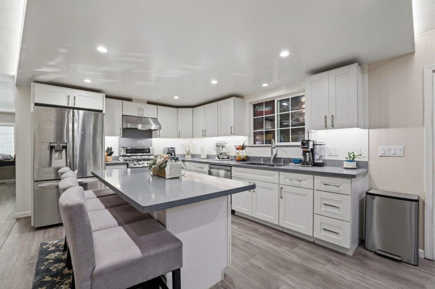 Detail Gallery Image 12 of 41 For 304 Los Encinos St #304,  San Jose,  CA 95134 - 3 Beds | 2 Baths