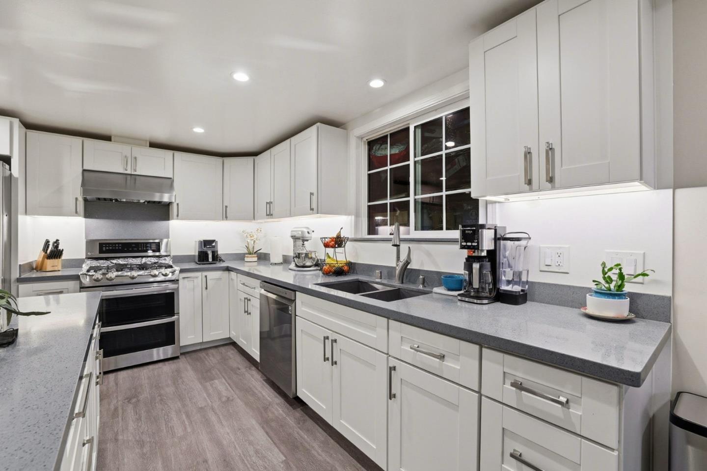 Detail Gallery Image 15 of 41 For 304 Los Encinos St #304,  San Jose,  CA 95134 - 3 Beds | 2 Baths