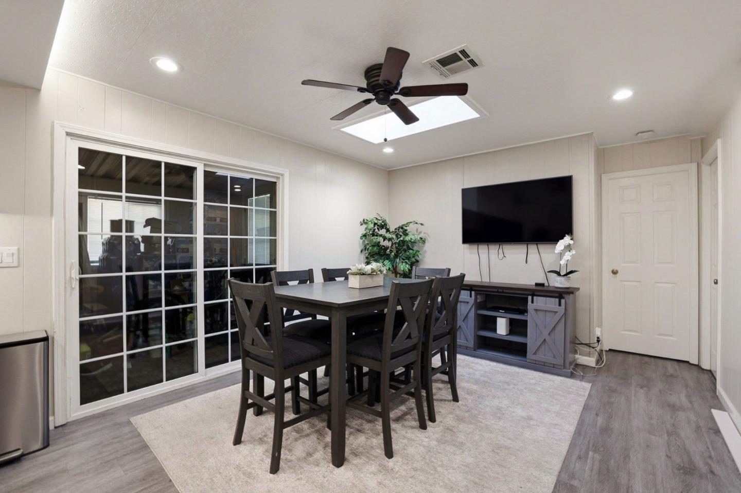 Detail Gallery Image 18 of 41 For 304 Los Encinos St #304,  San Jose,  CA 95134 - 3 Beds | 2 Baths