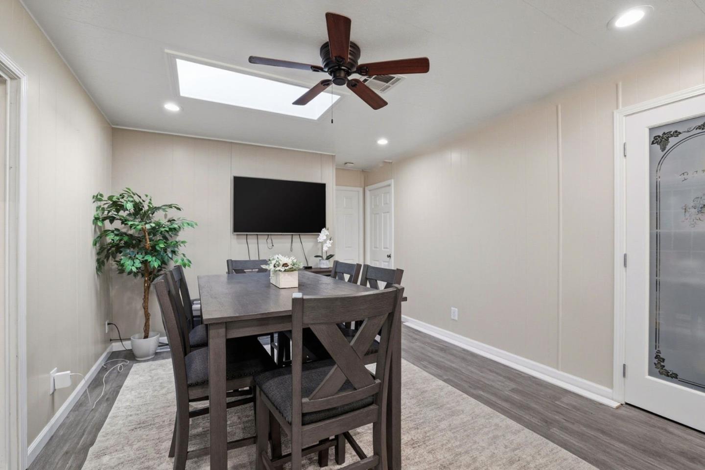 Detail Gallery Image 19 of 41 For 304 Los Encinos St #304,  San Jose,  CA 95134 - 3 Beds | 2 Baths