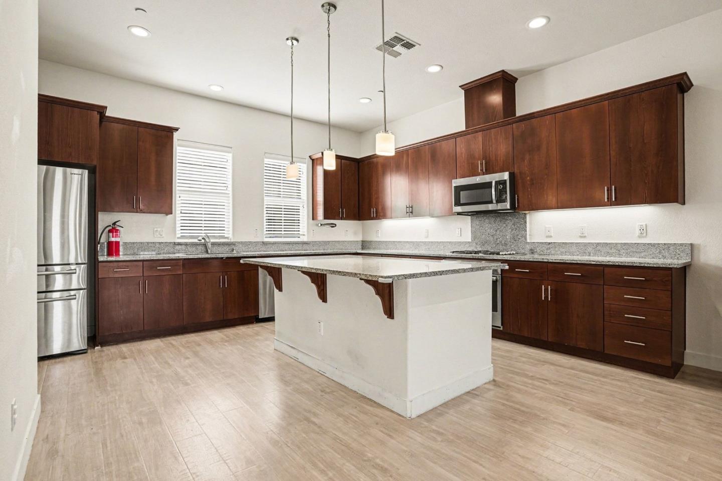 Detail Gallery Image 7 of 21 For 39872 Sawyer Ter, Newark,  CA 94560 - 4 Beds | 3/1 Baths