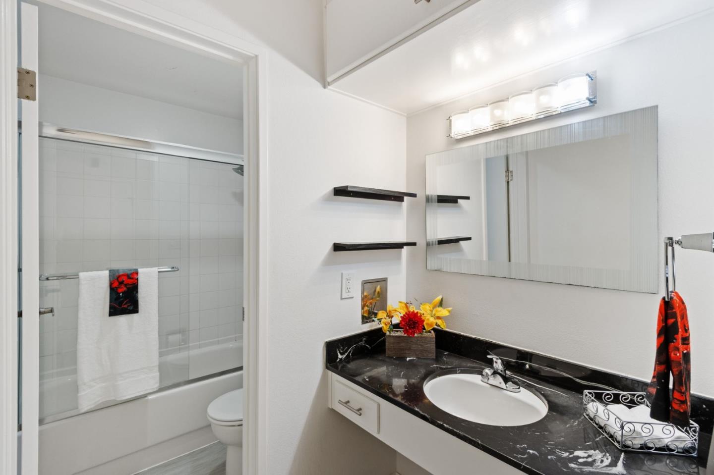 Detail Gallery Image 8 of 38 For 833 N Humboldt St #201,  San Mateo,  CA 94401 - 1 Beds | 1 Baths