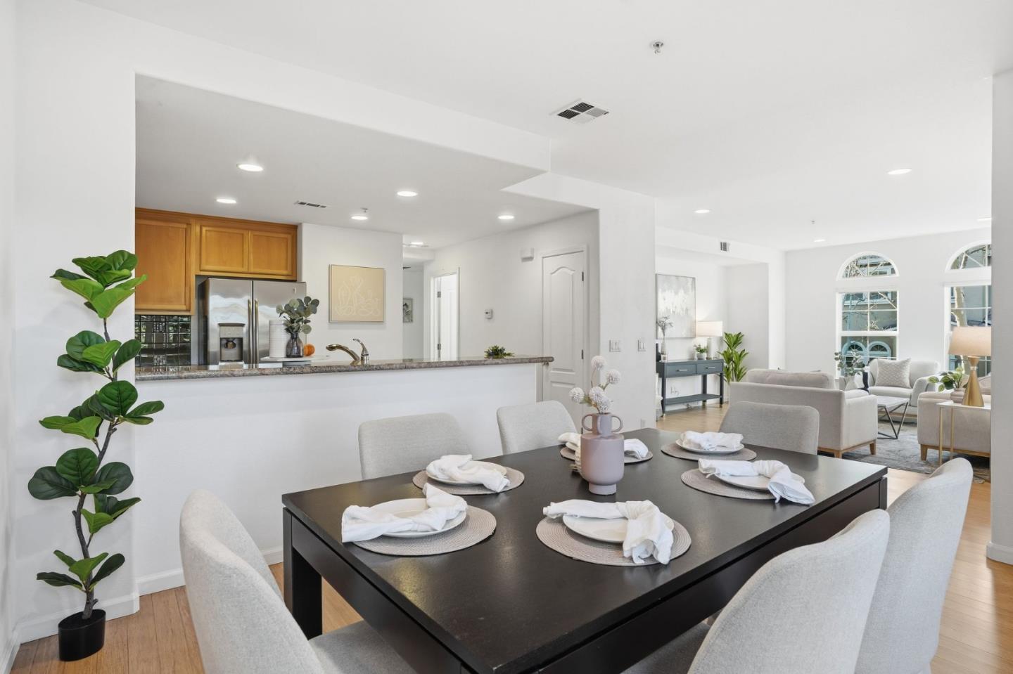 Detail Gallery Image 10 of 22 For 2105 Lindsey Ct, San Jose,  CA 95125 - 2 Beds | 2 Baths