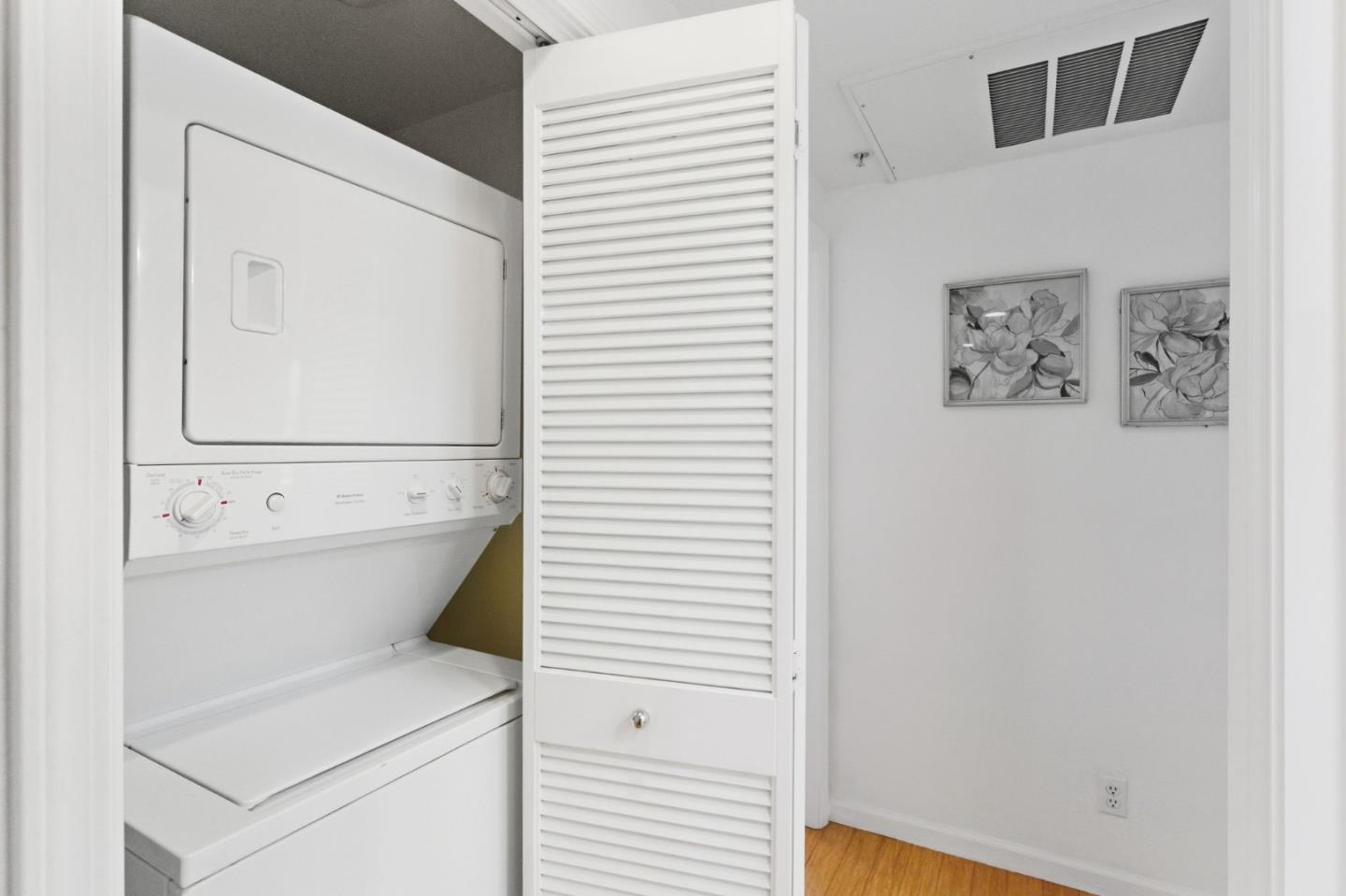 Detail Gallery Image 11 of 22 For 2105 Lindsey Ct, San Jose,  CA 95125 - 2 Beds | 2 Baths