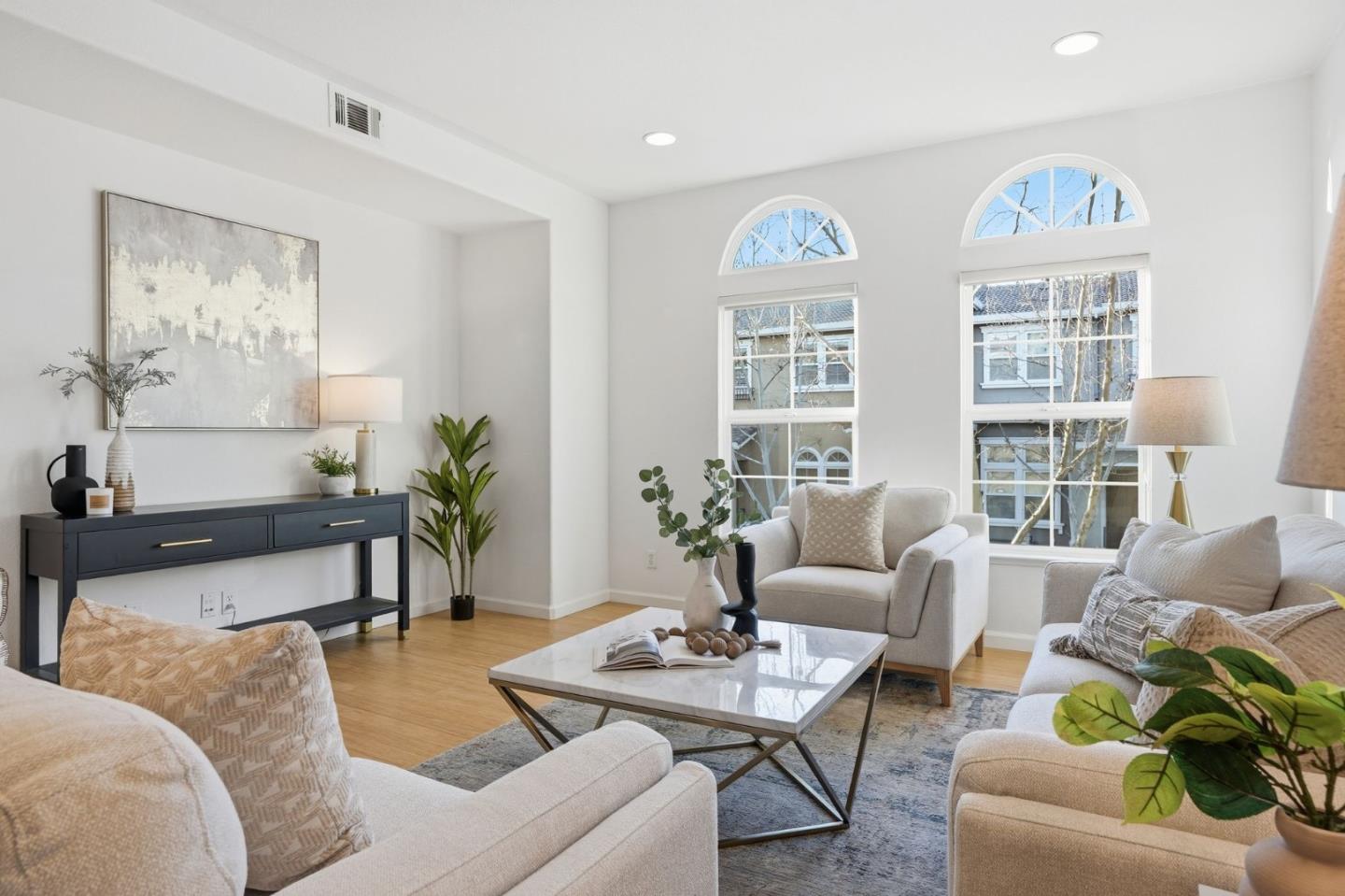 Detail Gallery Image 4 of 22 For 2105 Lindsey Ct, San Jose,  CA 95125 - 2 Beds | 2 Baths