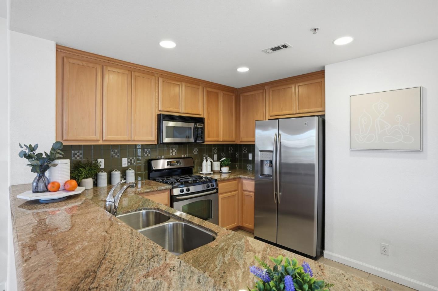 Detail Gallery Image 7 of 22 For 2105 Lindsey Ct, San Jose,  CA 95125 - 2 Beds | 2 Baths