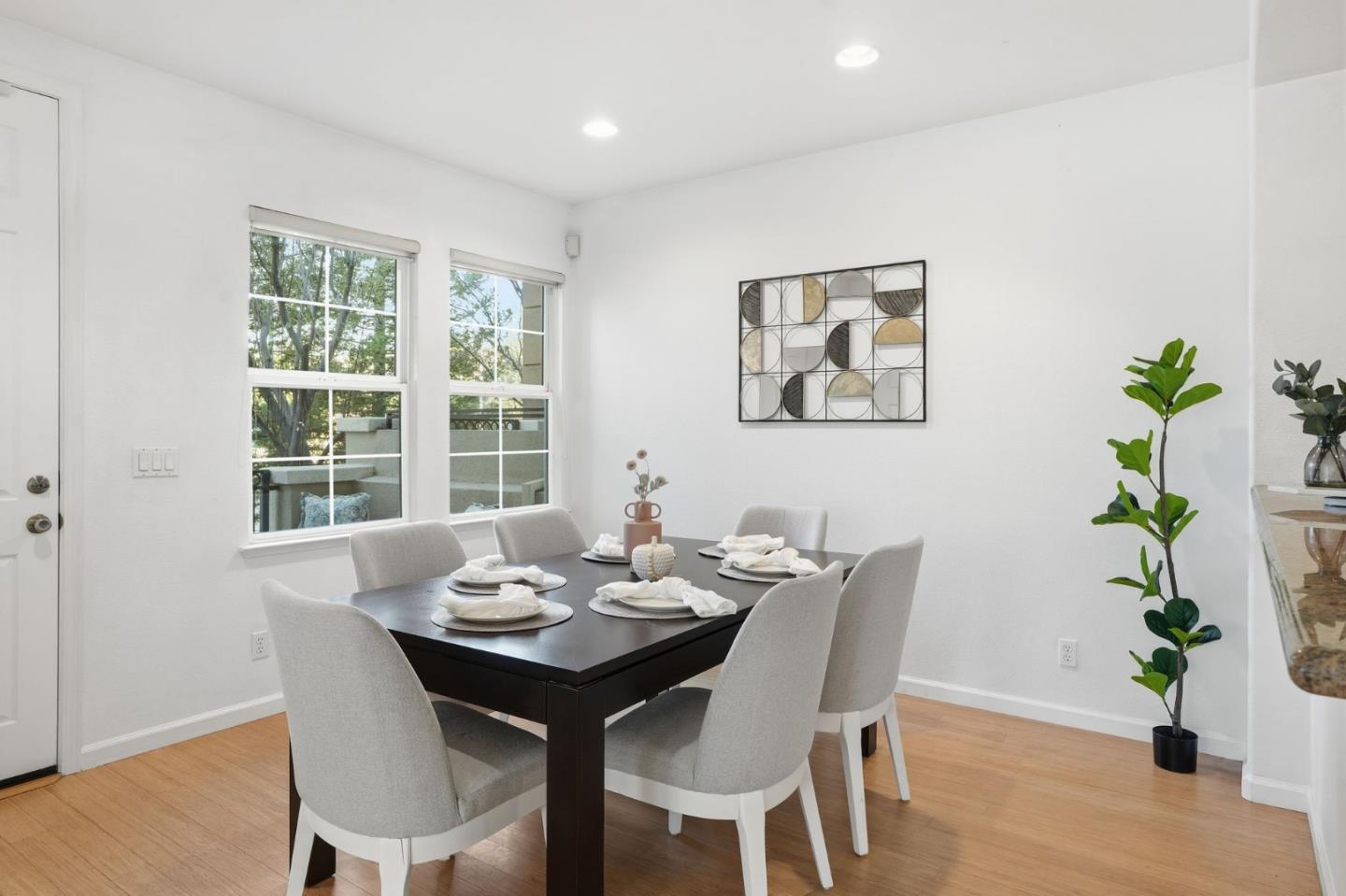 Detail Gallery Image 9 of 22 For 2105 Lindsey Ct, San Jose,  CA 95125 - 2 Beds | 2 Baths