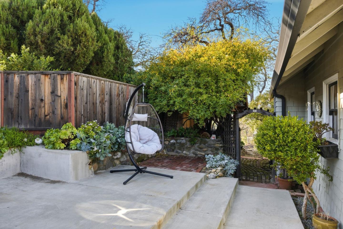 Detail Gallery Image 11 of 70 For 8 Central Ct, Los Gatos,  CA 95030 - 2 Beds | 2 Baths