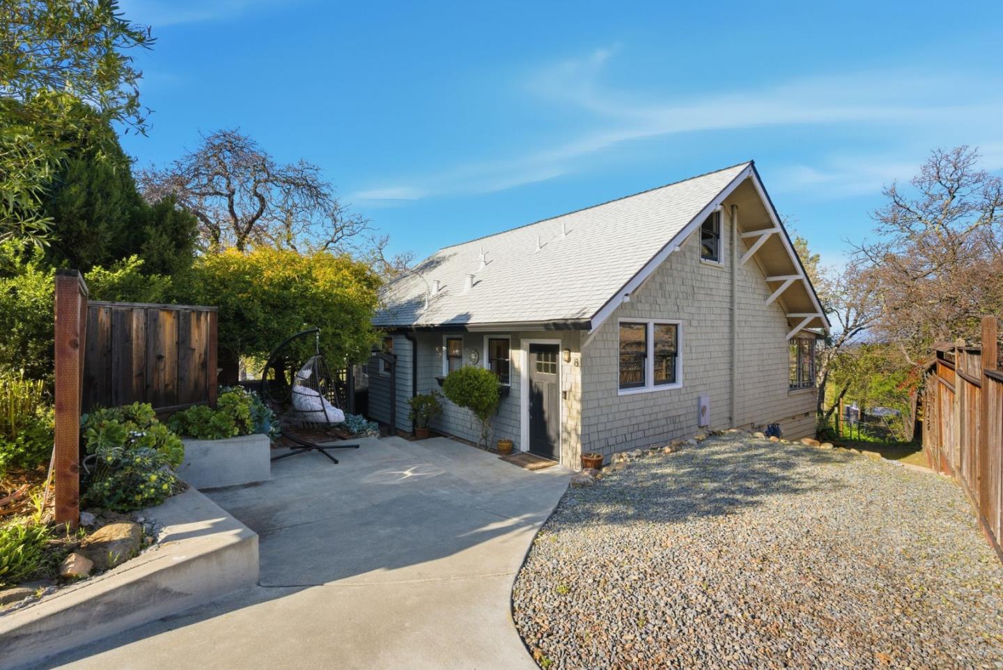 Detail Gallery Image 6 of 70 For 8 Central Ct, Los Gatos,  CA 95030 - 2 Beds | 2 Baths