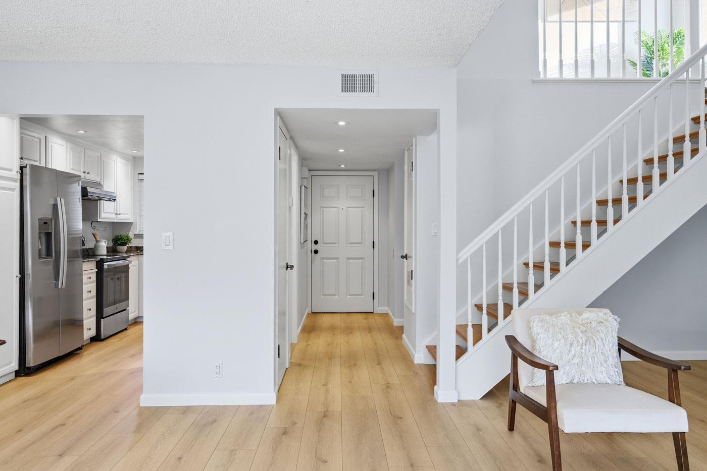 Detail Gallery Image 3 of 20 For 107 Evandale, Mountain View,  CA 94043 - 3 Beds | 2 Baths