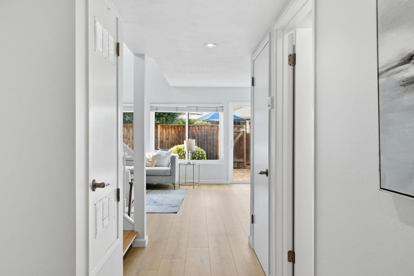 Detail Gallery Image 4 of 20 For 107 Evandale, Mountain View,  CA 94043 - 3 Beds | 2 Baths