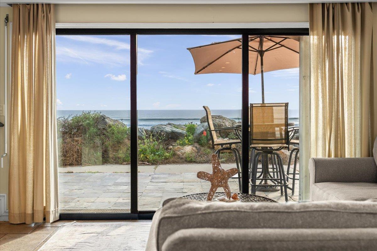 Detail Gallery Image 4 of 32 For 220 Beach Dr, Aptos,  CA 95003 - 3 Beds | 2 Baths