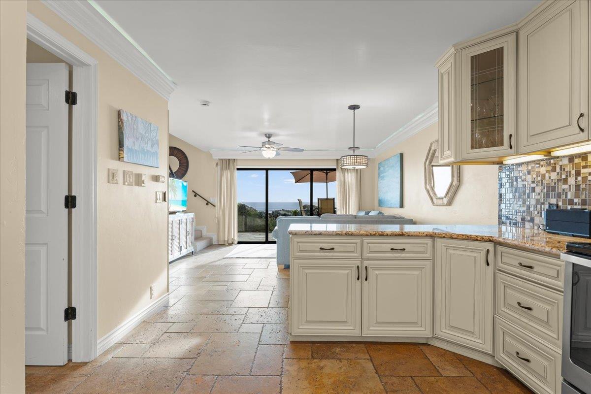 Detail Gallery Image 9 of 32 For 220 Beach Dr, Aptos,  CA 95003 - 3 Beds | 2 Baths