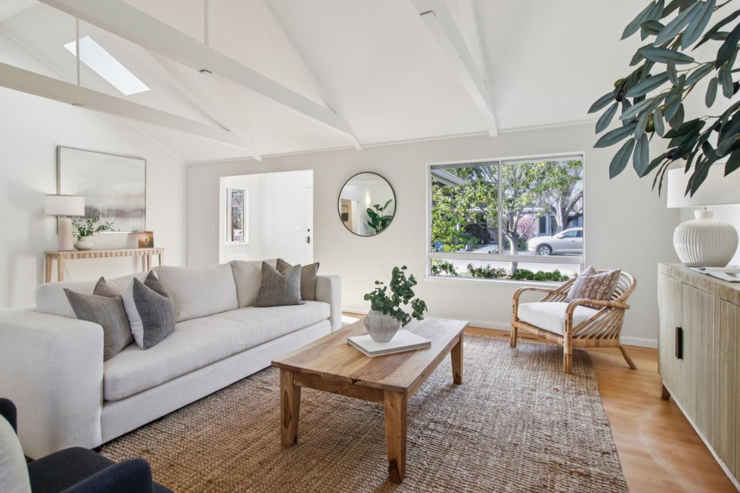 Detail Gallery Image 10 of 73 For 745 Barron Ave, Palo Alto,  CA 94306 - 5 Beds | 4/1 Baths