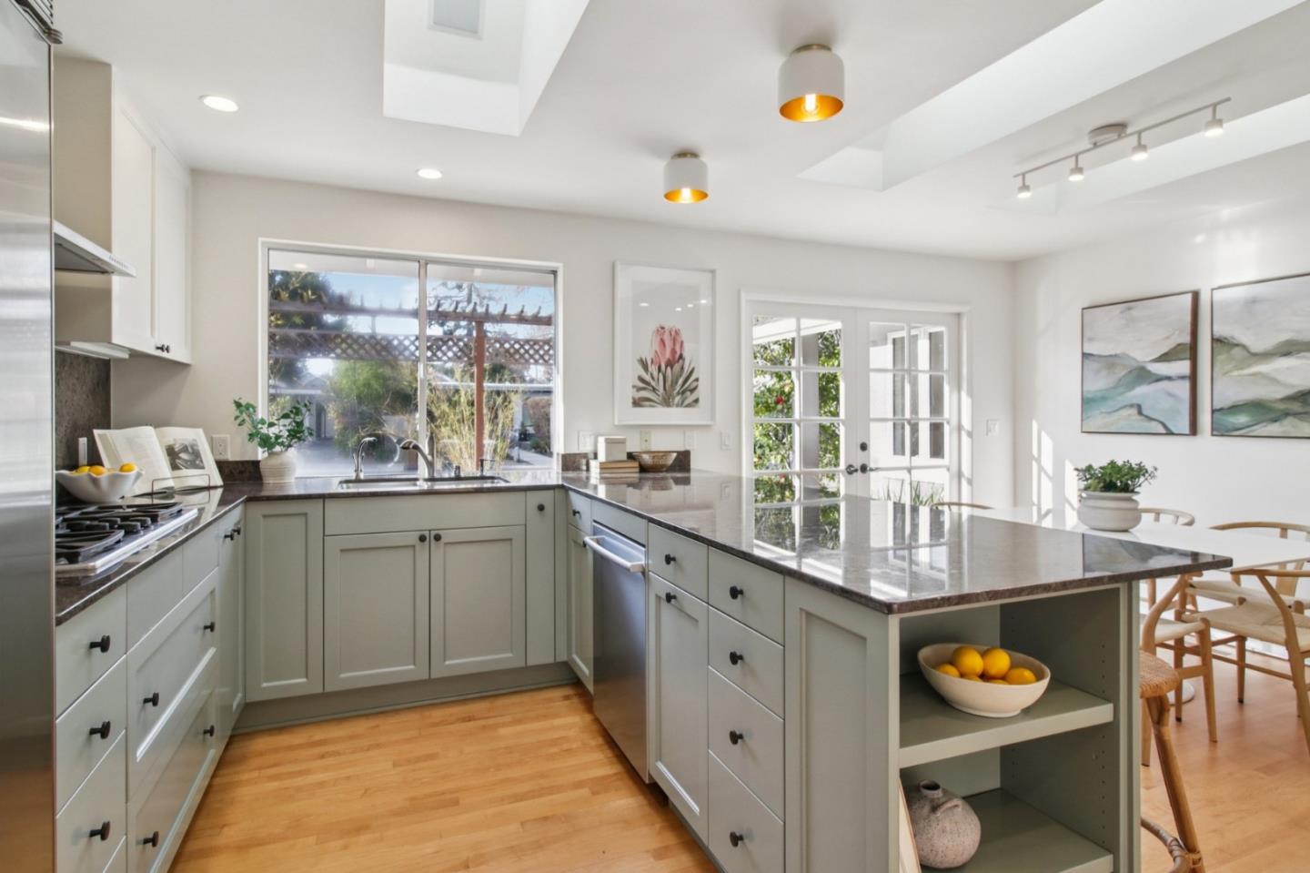 Detail Gallery Image 22 of 73 For 745 Barron Ave, Palo Alto,  CA 94306 - 5 Beds | 4/1 Baths