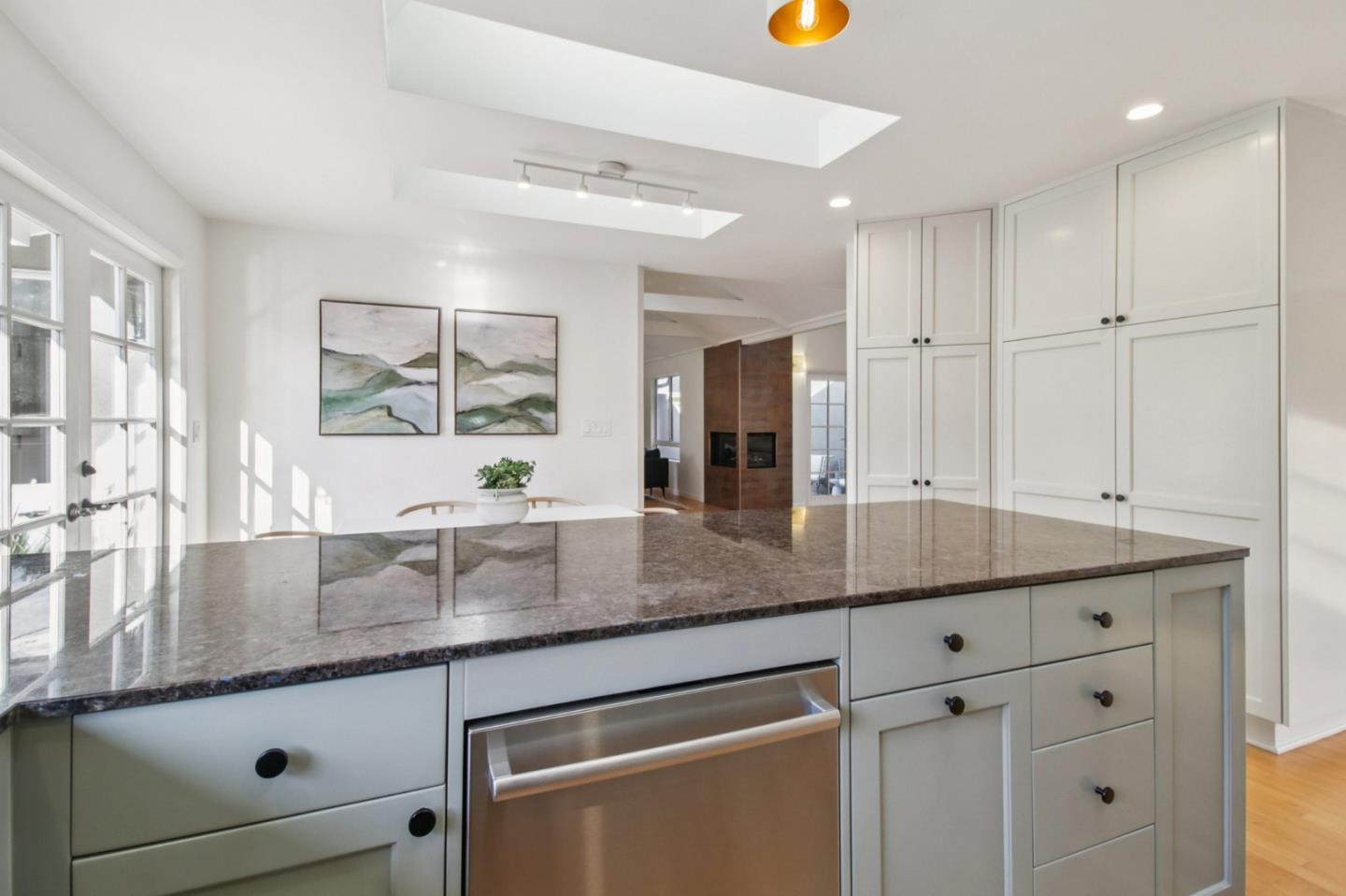 Detail Gallery Image 23 of 73 For 745 Barron Ave, Palo Alto,  CA 94306 - 5 Beds | 4/1 Baths