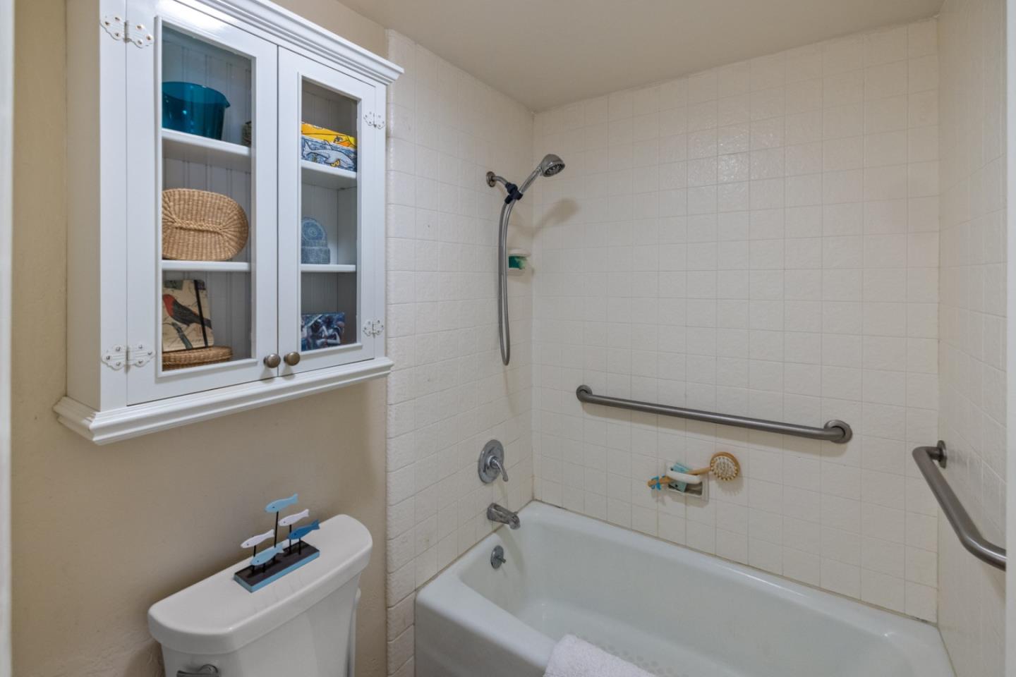 Detail Gallery Image 14 of 33 For 125 Surf Way #343,  Monterey,  CA 93940 - 1 Beds | 1 Baths