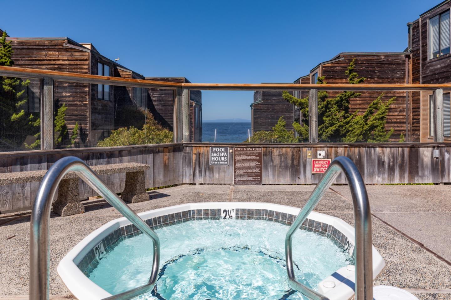 Detail Gallery Image 26 of 33 For 125 Surf Way #343,  Monterey,  CA 93940 - 1 Beds | 1 Baths