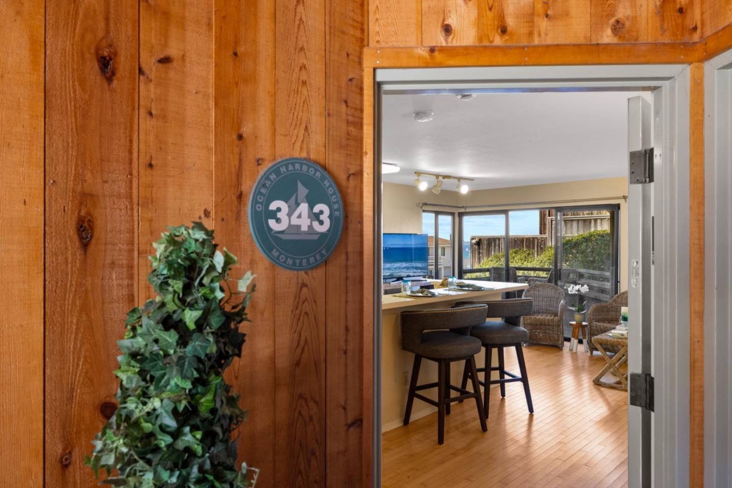 Detail Gallery Image 3 of 33 For 125 Surf Way #343,  Monterey,  CA 93940 - 1 Beds | 1 Baths