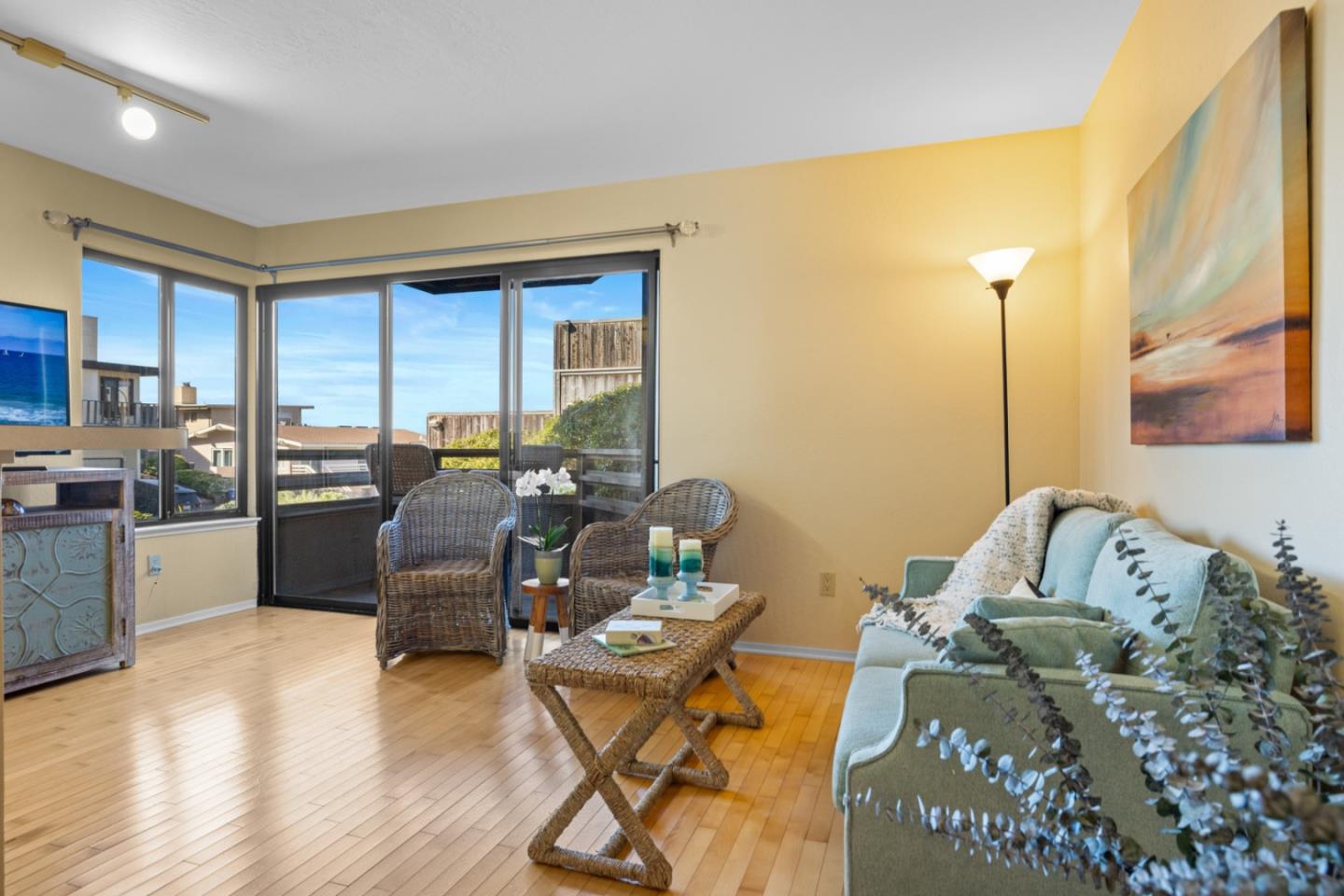 Detail Gallery Image 4 of 33 For 125 Surf Way #343,  Monterey,  CA 93940 - 1 Beds | 1 Baths