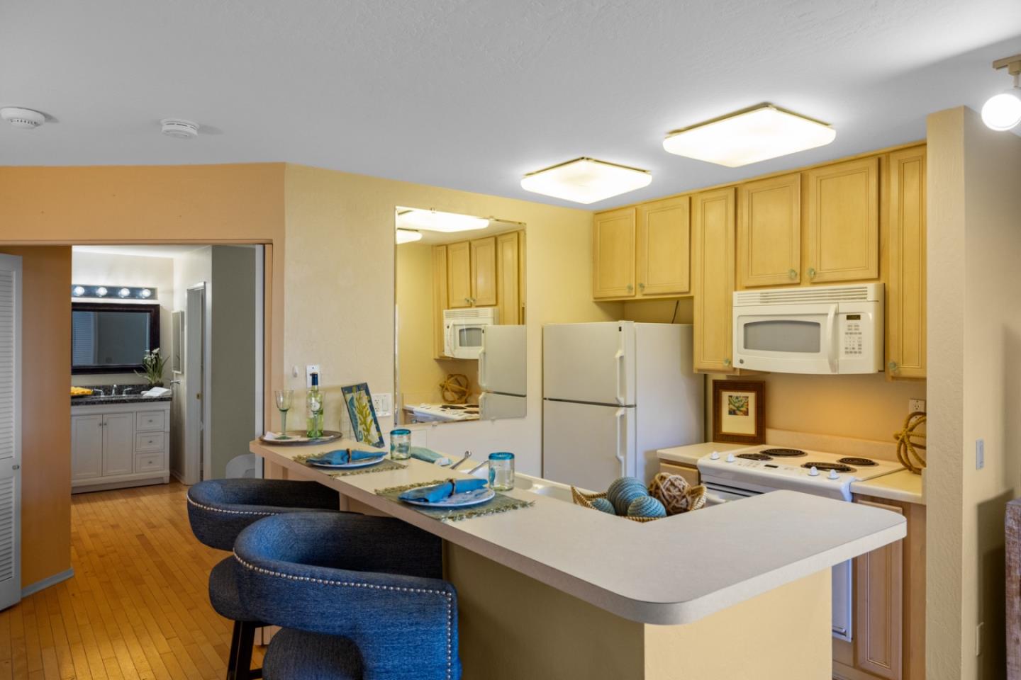 Detail Gallery Image 6 of 33 For 125 Surf Way #343,  Monterey,  CA 93940 - 1 Beds | 1 Baths