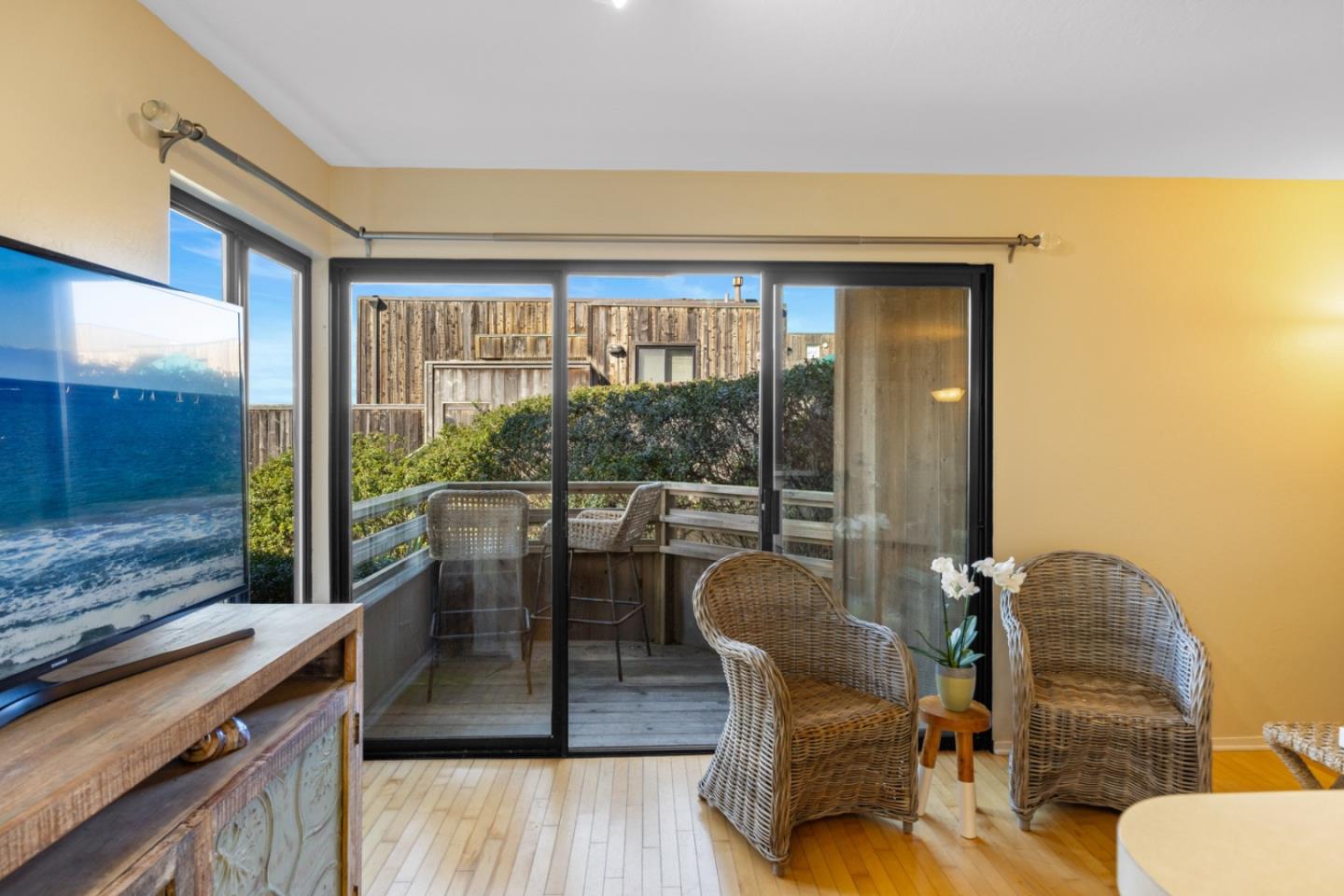 Detail Gallery Image 7 of 33 For 125 Surf Way #343,  Monterey,  CA 93940 - 1 Beds | 1 Baths