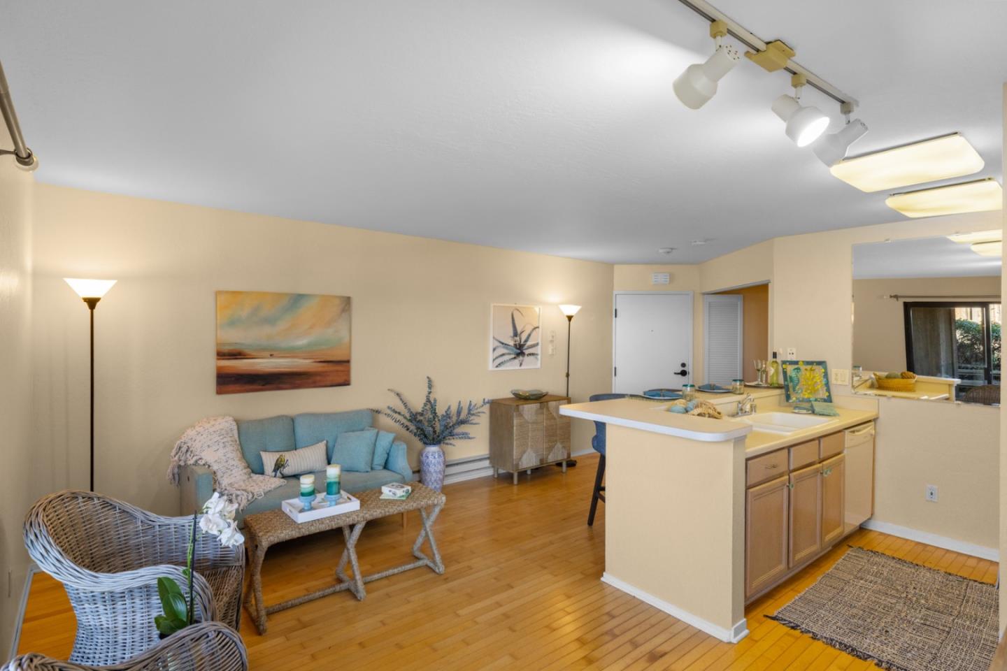 Detail Gallery Image 8 of 33 For 125 Surf Way #343,  Monterey,  CA 93940 - 1 Beds | 1 Baths