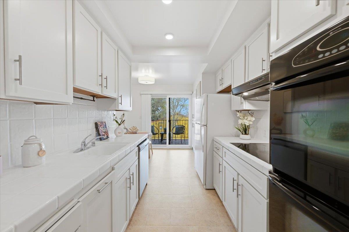 Detail Gallery Image 16 of 40 For 555 Palm Ave #202,  Millbrae,  CA 94030 - 2 Beds | 2 Baths