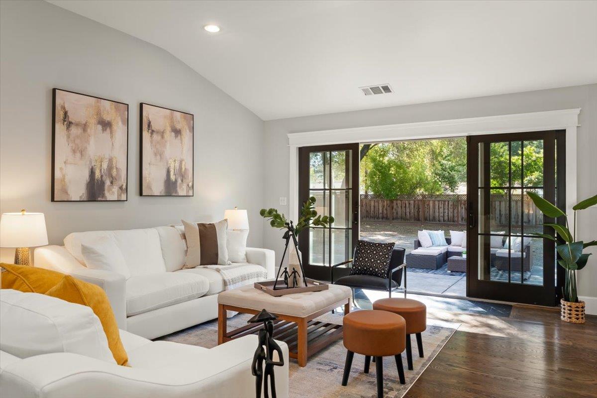 Detail Gallery Image 16 of 46 For 21 Euclid Ave, Los Gatos,  CA 95030 - 4 Beds | 2/1 Baths