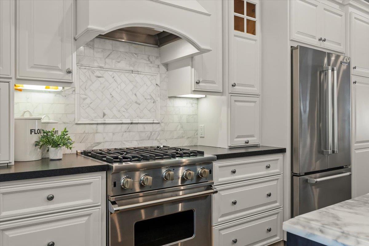 Detail Gallery Image 21 of 46 For 21 Euclid Ave, Los Gatos,  CA 95030 - 4 Beds | 2/1 Baths