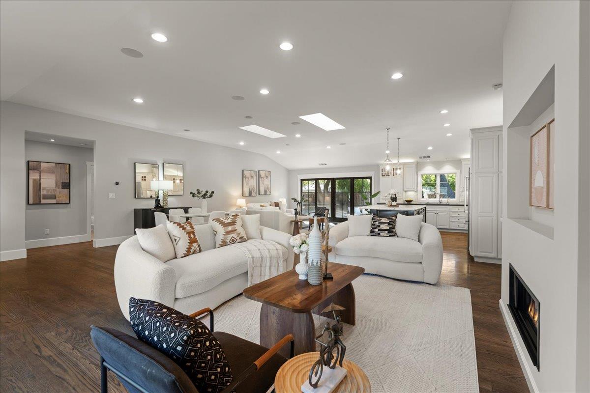 Detail Gallery Image 9 of 46 For 21 Euclid Ave, Los Gatos,  CA 95030 - 4 Beds | 2/1 Baths