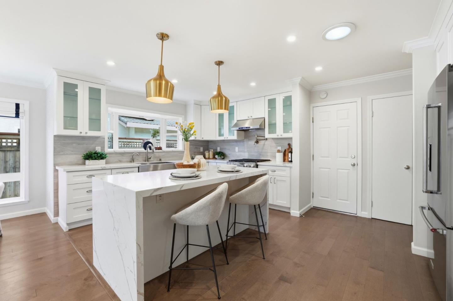 Detail Gallery Image 13 of 47 For 165 Carlow Ct, Sunnyvale,  CA 94087 - 4 Beds | 2 Baths