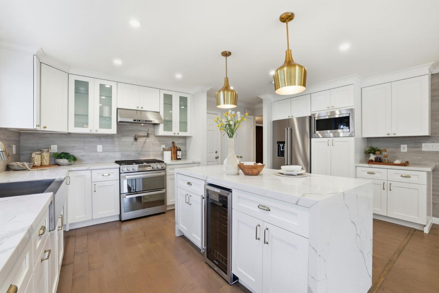 Detail Gallery Image 16 of 47 For 165 Carlow Ct, Sunnyvale,  CA 94087 - 4 Beds | 2 Baths