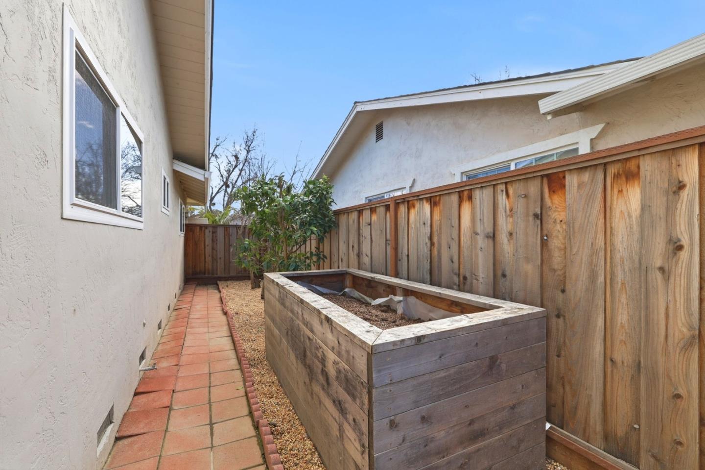 Detail Gallery Image 41 of 47 For 165 Carlow Ct, Sunnyvale,  CA 94087 - 4 Beds | 2 Baths