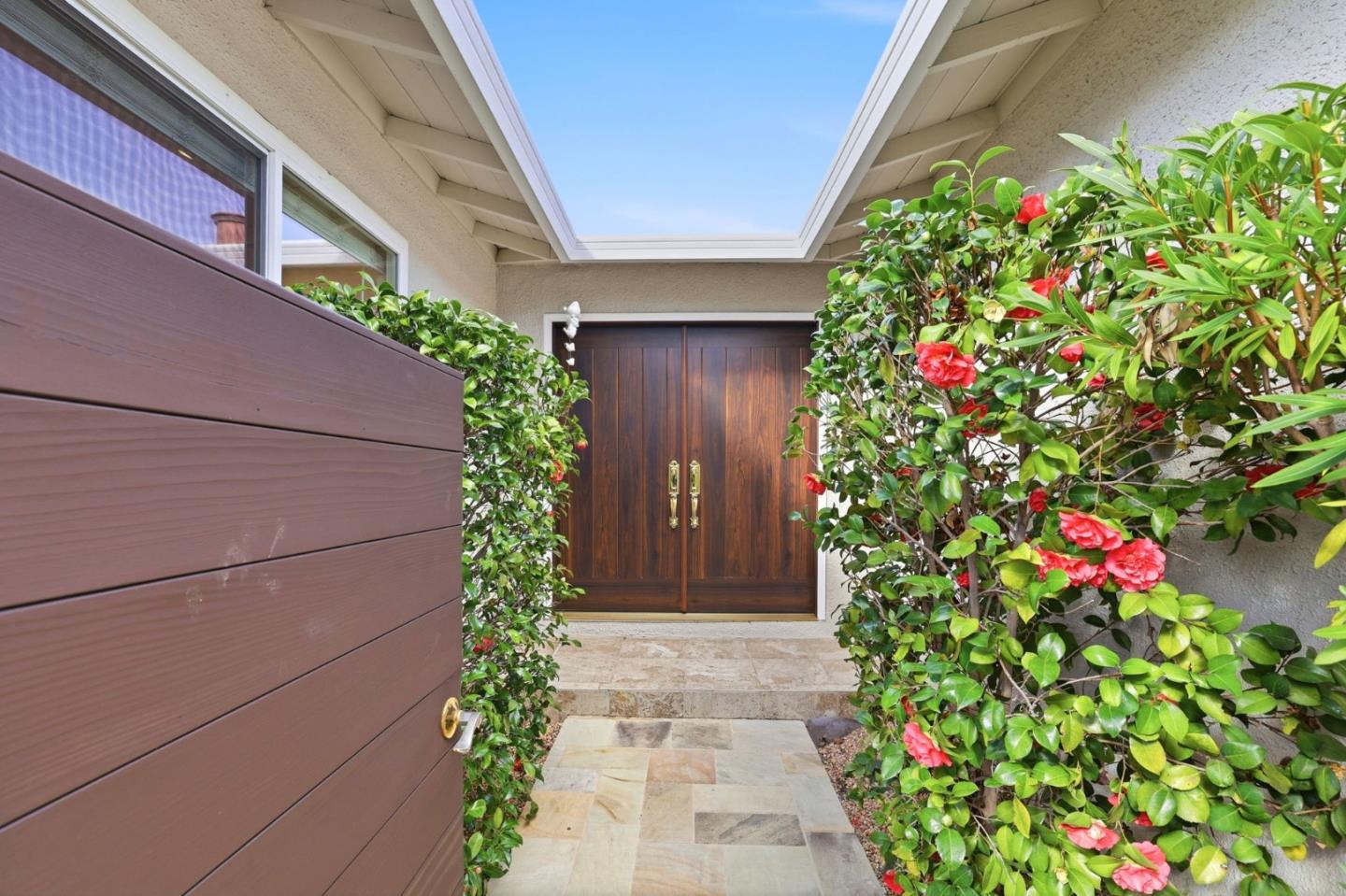 Detail Gallery Image 5 of 47 For 165 Carlow Ct, Sunnyvale,  CA 94087 - 4 Beds | 2 Baths