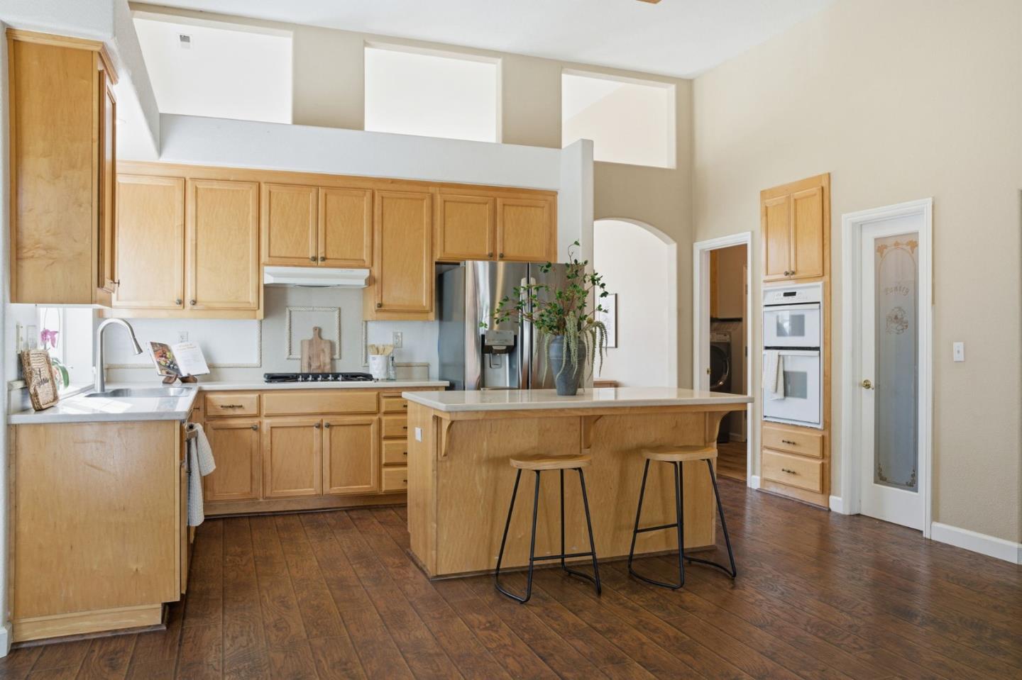 Detail Gallery Image 12 of 49 For 1655 Valley Oaks Dr, Gilroy,  CA 95020 - 3 Beds | 2 Baths