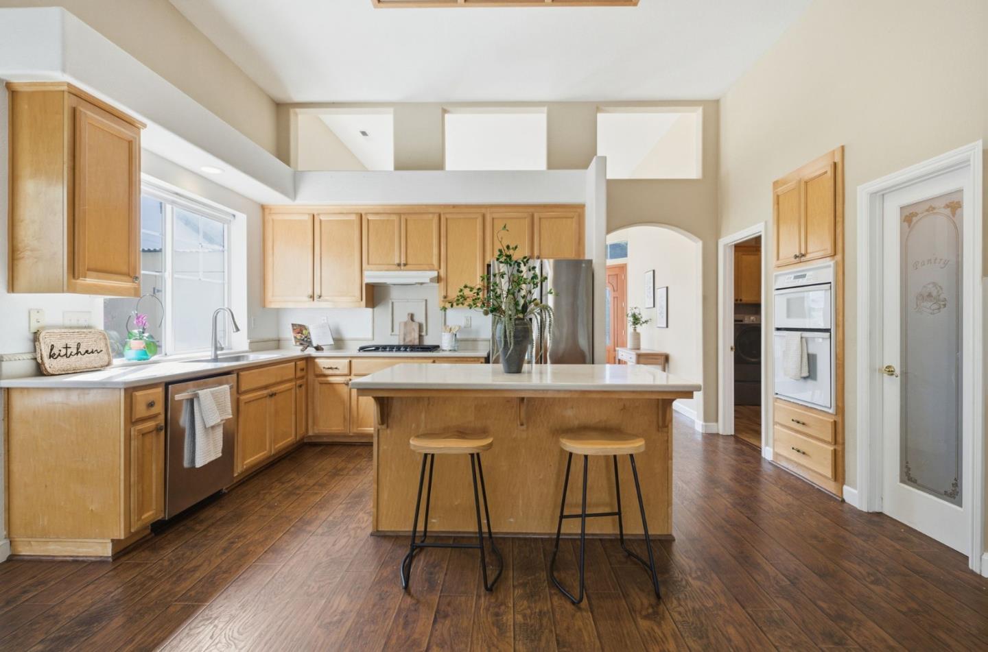 Detail Gallery Image 13 of 49 For 1655 Valley Oaks Dr, Gilroy,  CA 95020 - 3 Beds | 2 Baths