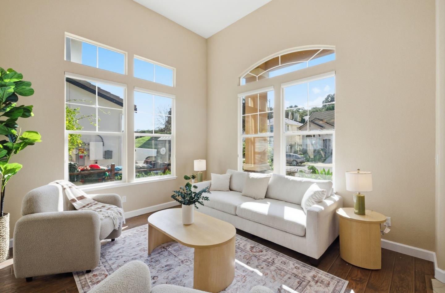 Detail Gallery Image 3 of 49 For 1655 Valley Oaks Dr, Gilroy,  CA 95020 - 3 Beds | 2 Baths