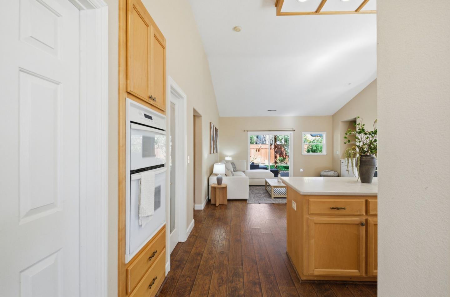 Detail Gallery Image 8 of 49 For 1655 Valley Oaks Dr, Gilroy,  CA 95020 - 3 Beds | 2 Baths