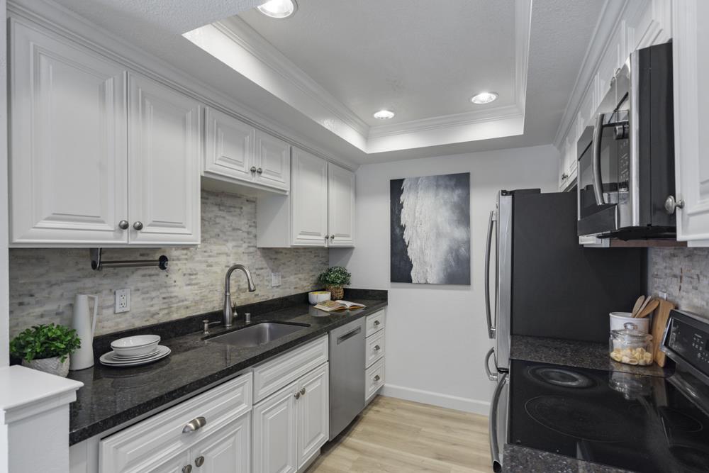 Detail Gallery Image 15 of 53 For 29 Cove Ln, Redwood Shores,  CA 94065 - 2 Beds | 2 Baths