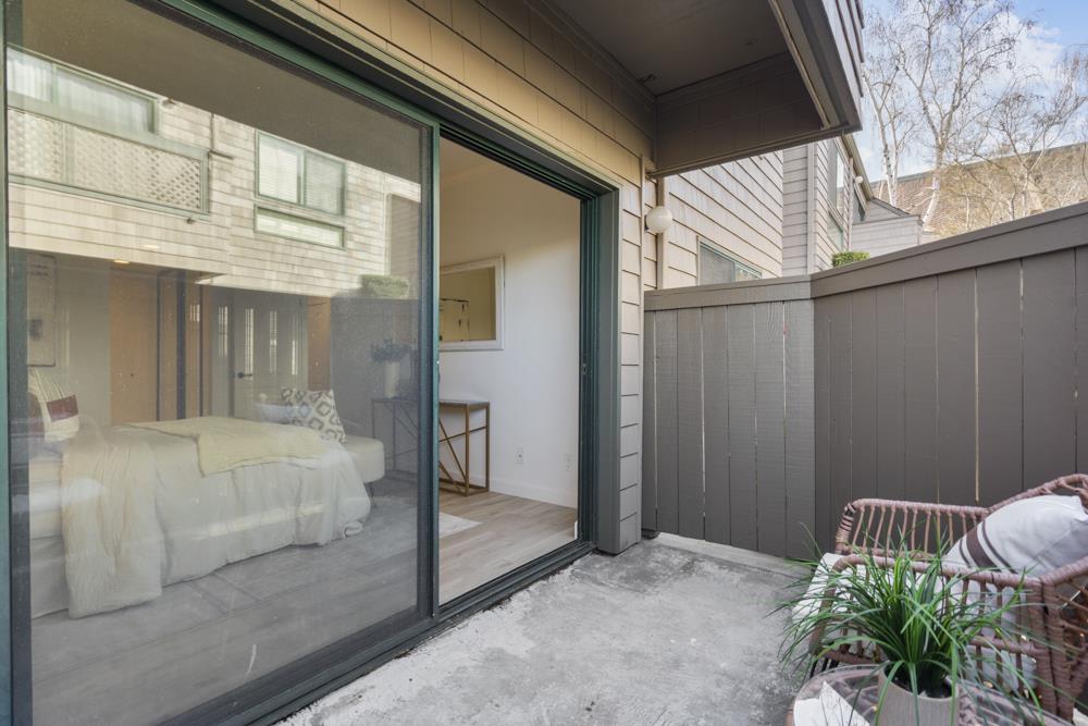 Detail Gallery Image 24 of 53 For 29 Cove Ln, Redwood Shores,  CA 94065 - 2 Beds | 2 Baths