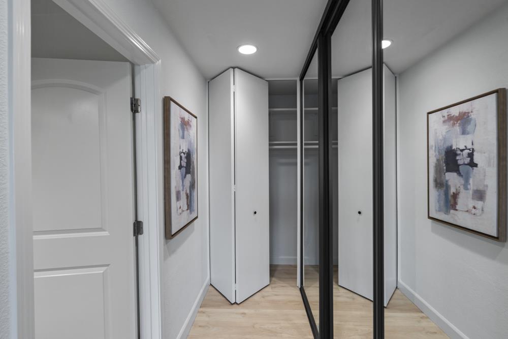 Detail Gallery Image 27 of 53 For 29 Cove Ln, Redwood Shores,  CA 94065 - 2 Beds | 2 Baths