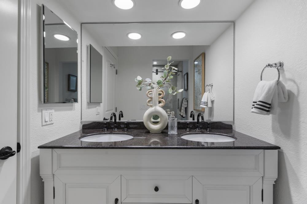 Detail Gallery Image 28 of 53 For 29 Cove Ln, Redwood Shores,  CA 94065 - 2 Beds | 2 Baths