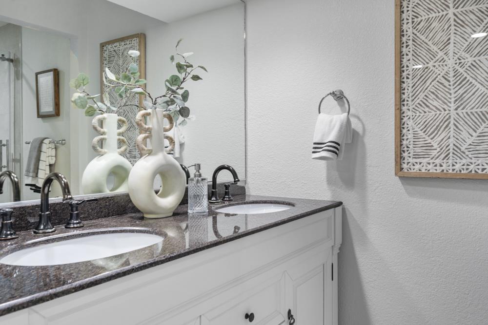 Detail Gallery Image 29 of 53 For 29 Cove Ln, Redwood Shores,  CA 94065 - 2 Beds | 2 Baths